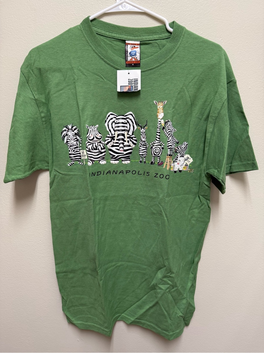Indianapolis Zoo Stripes Animals Men’s Green T-shirt Size Medium NWT